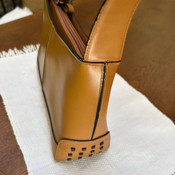 Aldo faux leather structured shoulder bag, single handle w/contrasting accents. - Picture 2 of 10